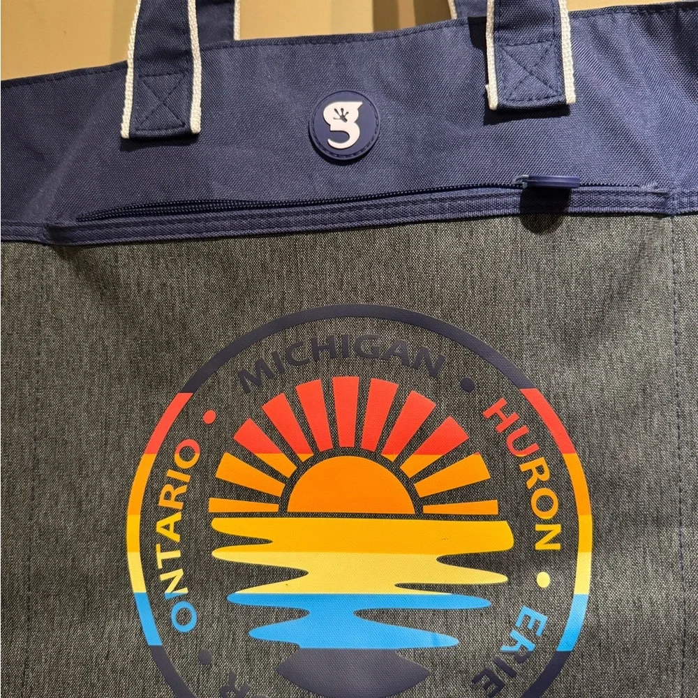 Geckobrands Michigan Lakes Oversized Waterproof Beach Tote EUC